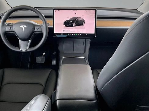 Used 2023 Tesla Model Y AWD image 7