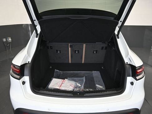 New 2026 Porsche Macan AWD/4WD image 23