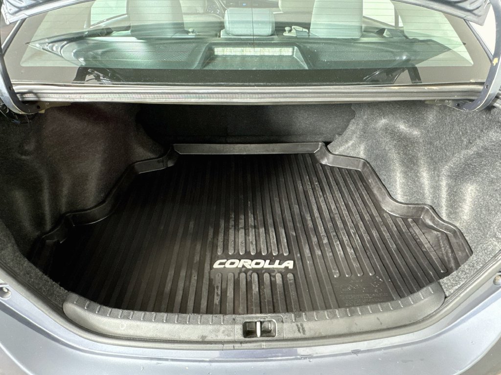 Used 2018 Toyota Corolla LE FWD image 28