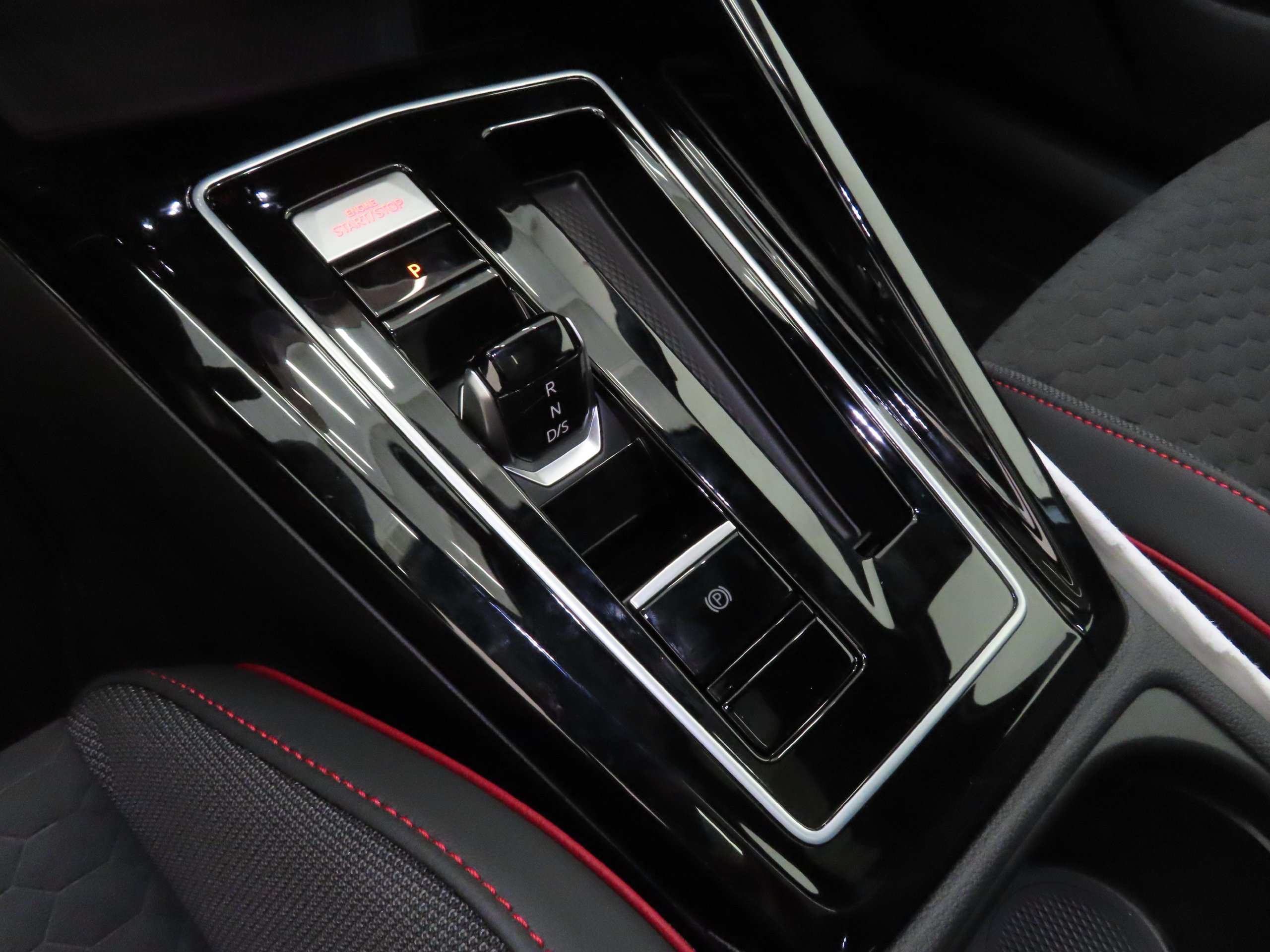 New 2026 Volkswagen GTI SE FWD image 15