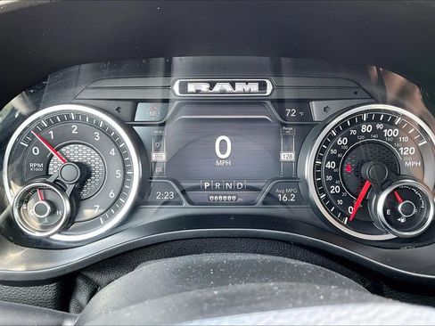 Used 2019 RAM 1500 Laramie AWD/4WD image 14