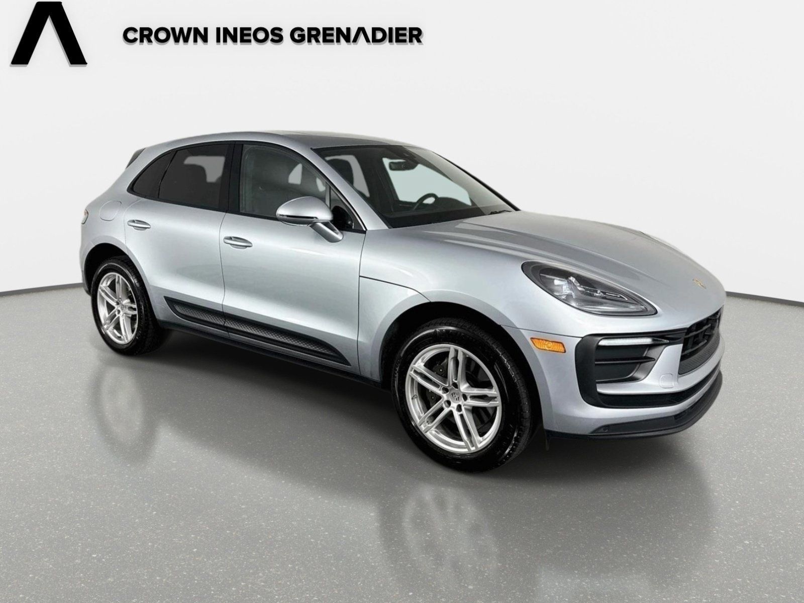 Used 2023 Porsche Macan AWD/4WD image 3