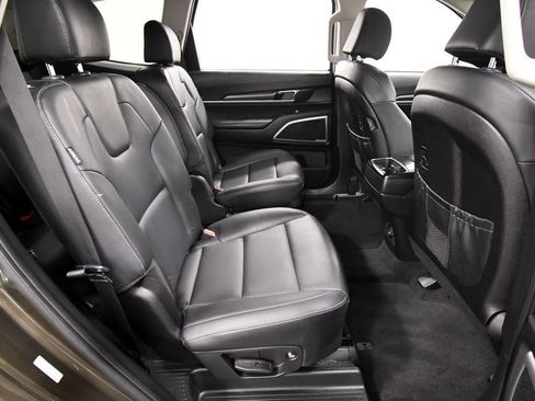 Certified 2024 Kia Telluride S w/ S Sunroof Package AWD/4WD image 18
