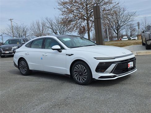 New 2026 Hyundai Sonata Limited FWD image 2
