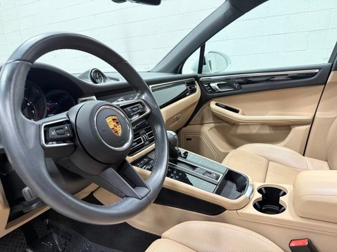 Used 2022 Porsche Macan AWD/4WD image 30
