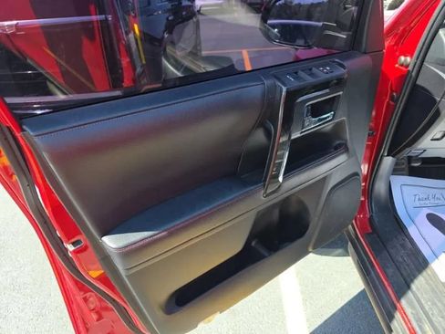 Used 2018 Toyota 4Runner TRD Off-Road Premium AWD/4WD image 11