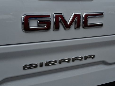 Used 2024 GMC Sierra 1500 SLT image 30