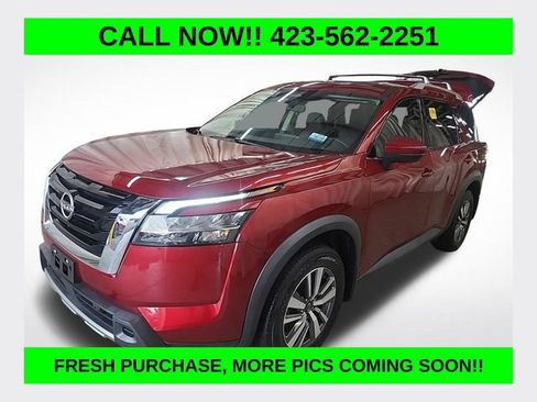 Used 2024 Nissan Pathfinder SL FWD image 1