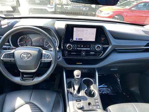Used 2023 Toyota Highlander XSE AWD/4WD image 10
