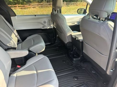 Used 2025 Toyota Sienna XLE w/ XLE Plus Package AWD/4WD image 19