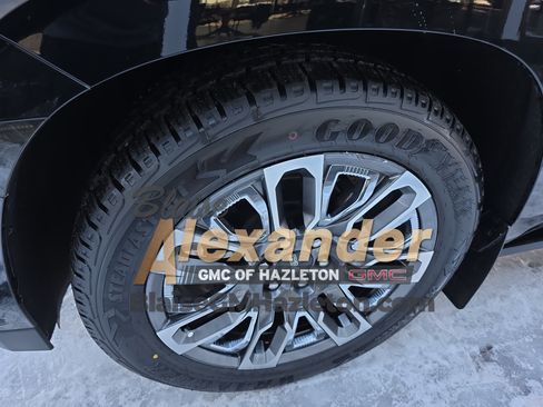 Used 2023 GMC Yukon XL Denali Ultimate image 13