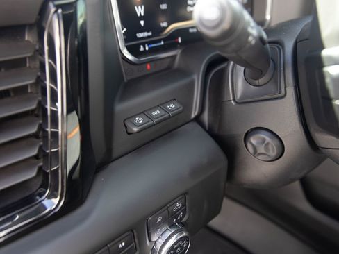 Used 2024 GMC Sierra 1500 AT4 w/ Technology Package AWD/4WD image 17