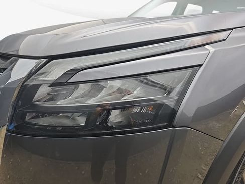 Used 2024 Nissan Pathfinder SV FWD image 31