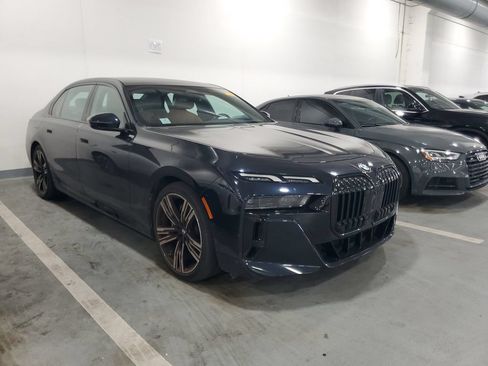 Used 2023 BMW 740i w/ Parking Assistance Package RWD image 2