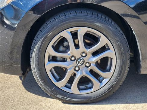 Used 2019 Toyota Yaris L image 22