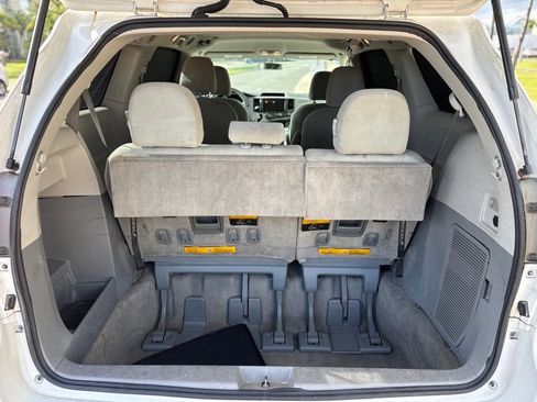 Used 2013 Toyota Sienna L FWD image 15