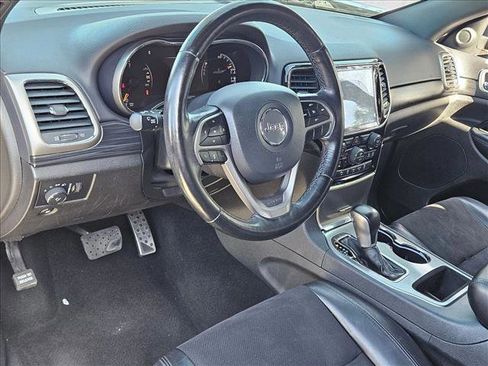 Used 2020 Jeep Grand Cherokee Altitude AWD/4WD image 10