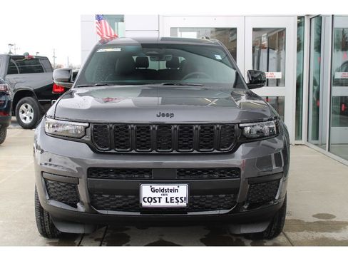 New 2025 Jeep Grand Cherokee L Altitude image 2