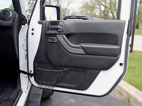Used 2015 Jeep Wrangler Unlimited Sport w/ Quick Order Package 24S AWD/4WD image 28