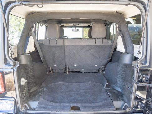 Used 2018 Jeep Wrangler Unlimited Sahara w/ Max Tow Package image 20