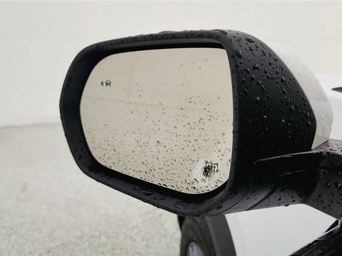 Used 2026 Chevrolet Equinox LT FWD image 24