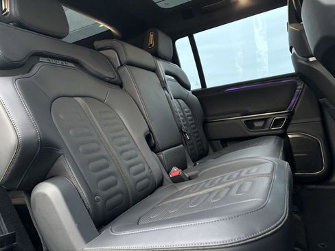 Used 2022 Rivian R1S Launch Edition image 26