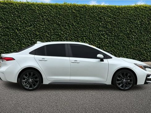 Used 2025 Toyota Corolla SE FWD image 3
