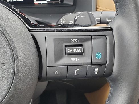 Certified 2022 Nissan Rogue Platinum w/ Head-Up Display Package image 28