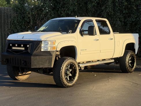 Used 2014 Chevrolet Silverado 3500 LT w/ Interior Plus Package image 4