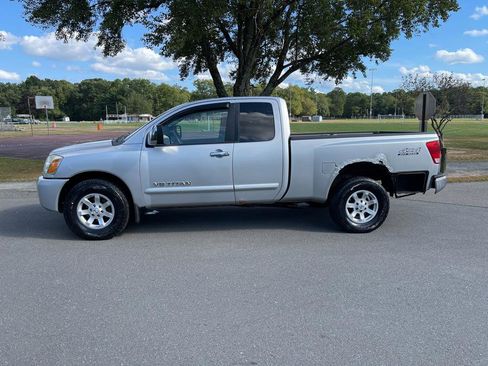 Used 2005 Nissan Titan SE image 23