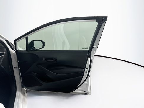 Used 2025 Toyota Corolla LE image 31