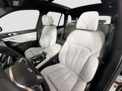 New 2026 BMW X5 xDrive40i w/ M Sport Package AWD/4WD image 19