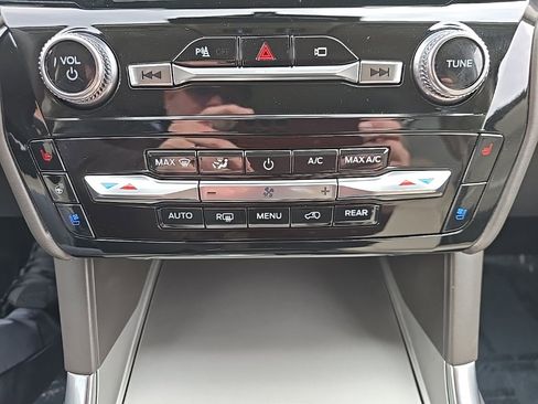 Used 2023 Ford Explorer Platinum w/ Class IV Trailer Tow Package image 8