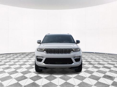 New 2025 Jeep Grand Cherokee Summit image 9