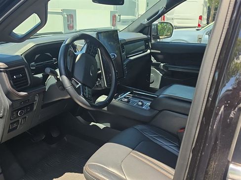Used 2024 Ford Expedition Max Platinum AWD/4WD image 4
