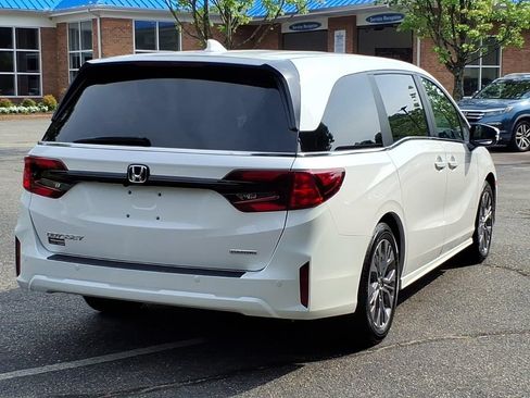 Used 2025 Honda Odyssey Touring image 9
