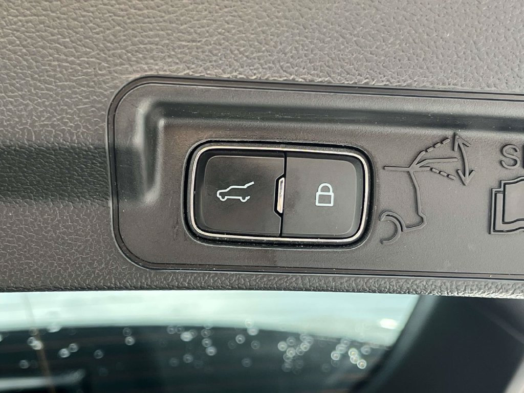 Used 2023 Ford Explorer XLT w/ Equipment Group 202A AWD/4WD image 26
