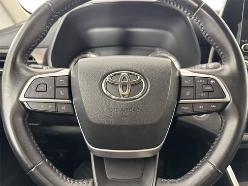 Used 2023 Toyota Highlander LE FWD image 16