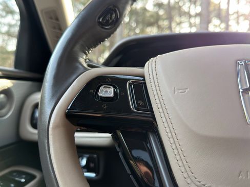 Used 2023 Lincoln Aviator Reserve w/ Equipment Group 201A image 25