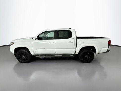 Used 2020 Toyota Tacoma SR5 RWD image 4