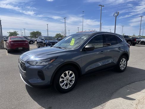 Used 2023 Ford Escape Active w/ Tech Pack #1 AWD/4WD image 2