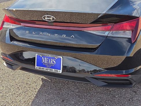 Used 2023 Hyundai Elantra SEL w/ Convenience Package image 16