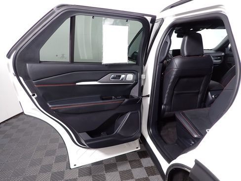 Used 2025 Ford Explorer ST image 38