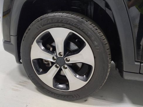 Used 2018 Jeep Compass Latitude w/ Popular Equipment Group AWD/4WD image 31