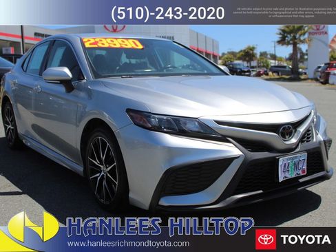 Used 2022 Toyota Camry SE image 4