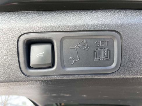 Used 2023 Ford Expedition XLT image 11