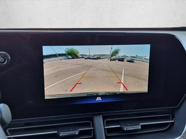 Used 2025 Chevrolet Trax LT FWD image 13