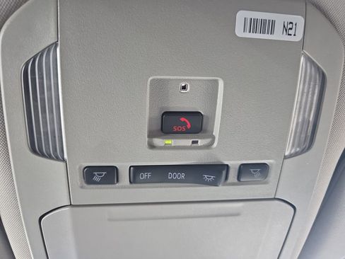 Used 2024 Toyota Highlander LE image 25