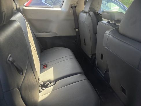 Used 2024 Toyota Sienna XLE FWD image 12