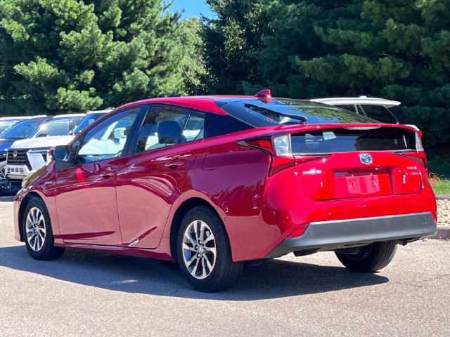 Used 2021 Toyota Prius Limited w/ Premium Convenience Package FWD image 3